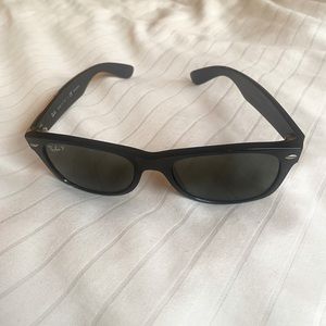 Ray Ban / 2132 polarized classic wayfarer